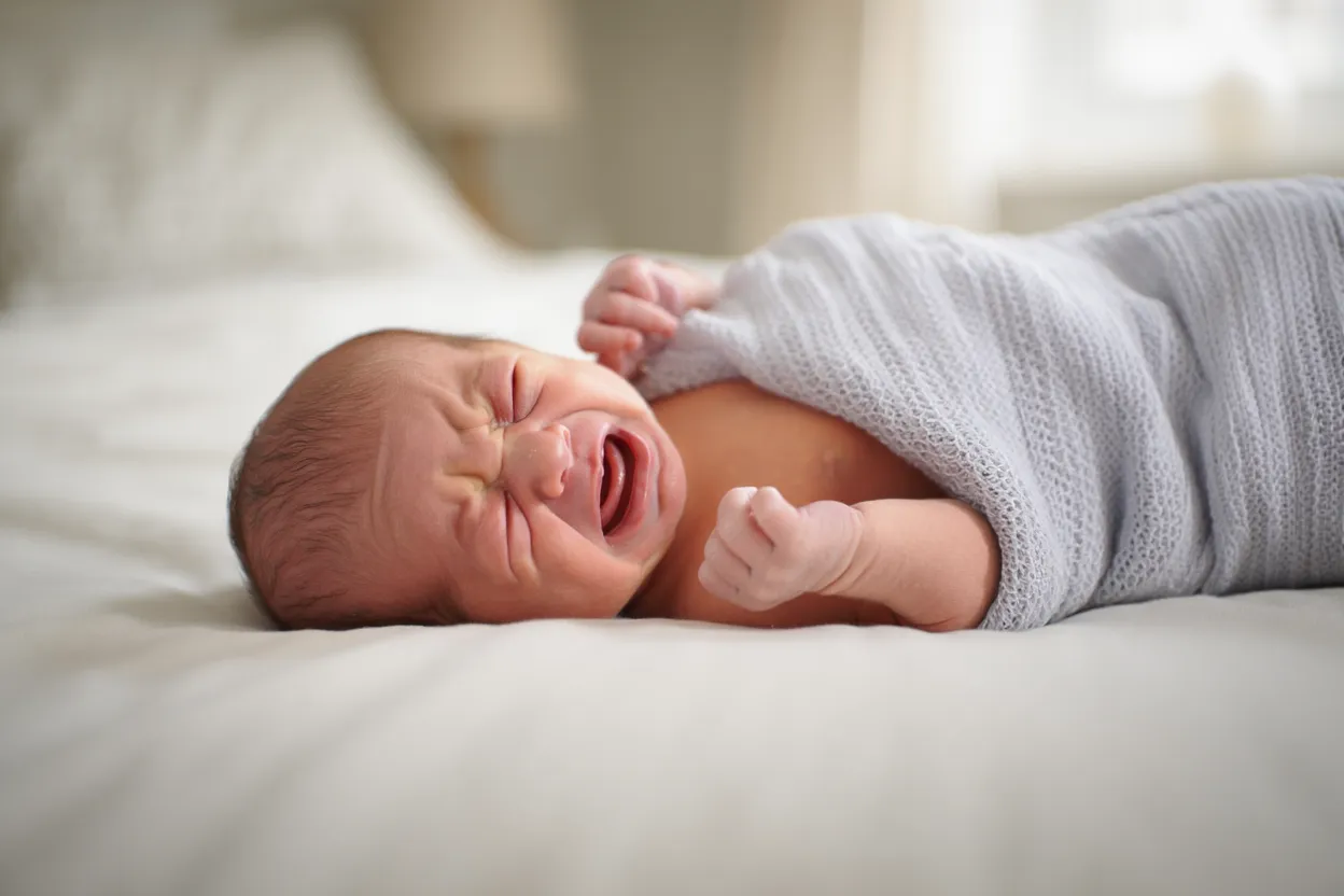 bébé pleure de 22h à 2h
