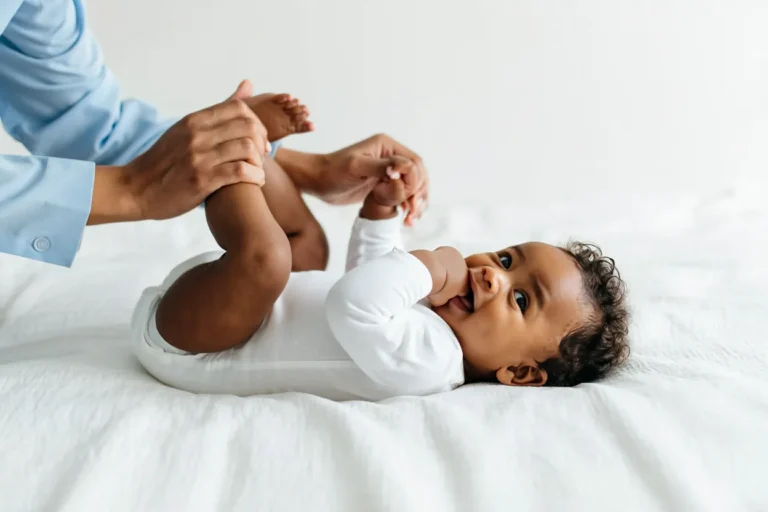 comment aider bébé à faire caca